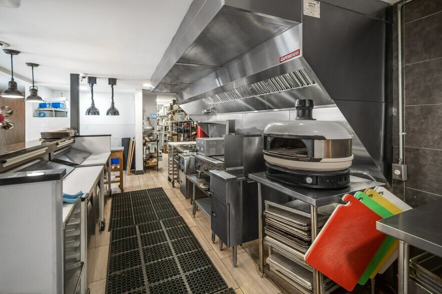 More Photos Of 340 Hamilton St, Albany Restaurant For Sale