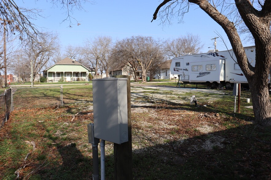More Photos Of 502 E Navarro Ave, Mart Land For Sale