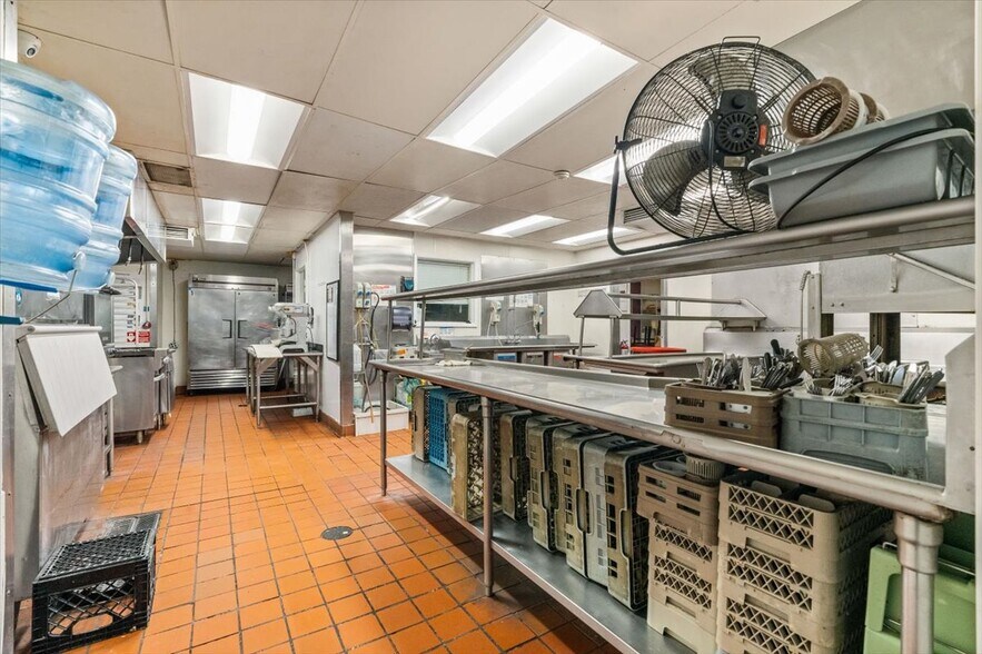 More Photos Of 2673 Mount Vernon Ave, Bakersfield Restaurant For Sale