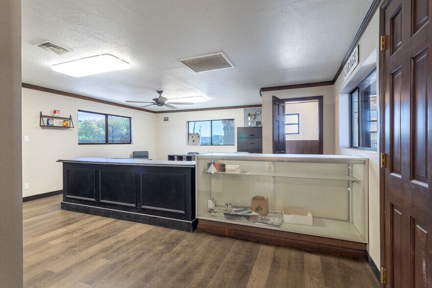 More Photos Of 201 W 24th St, Yuma Industrial For Sale