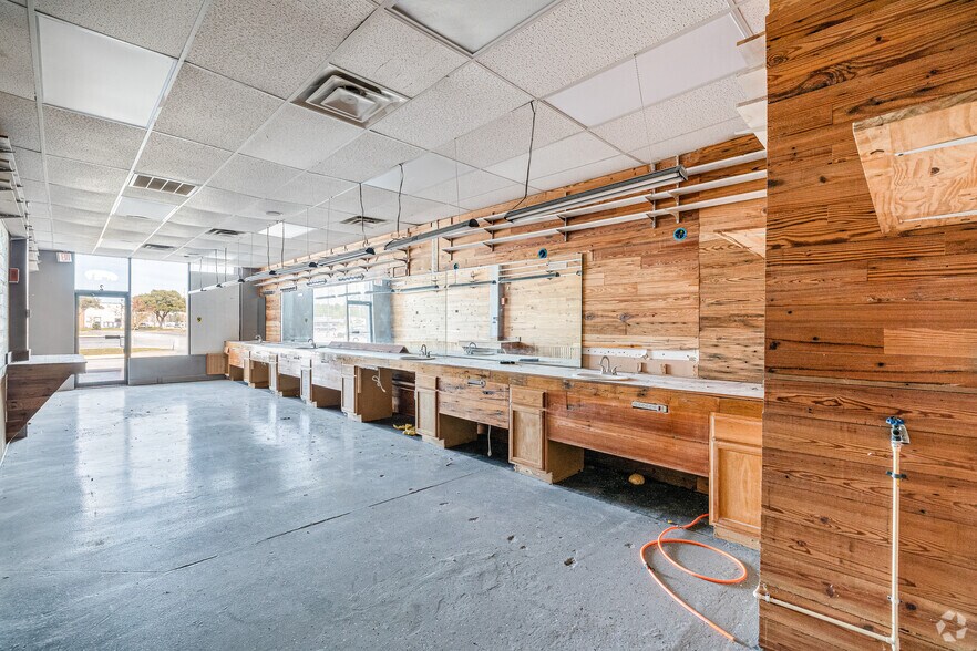 More Photos Of 1351 Boone Avenue Ext E, Kingsland Unknown For Lease