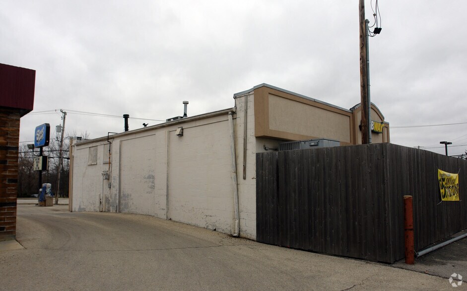 More Photos Of 411 Chicago Rd, Oswego Fast Food For Sale