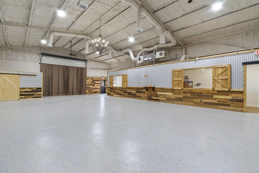 More Photos Of 7816 Lous Ct, Fort Worth Office For Sale