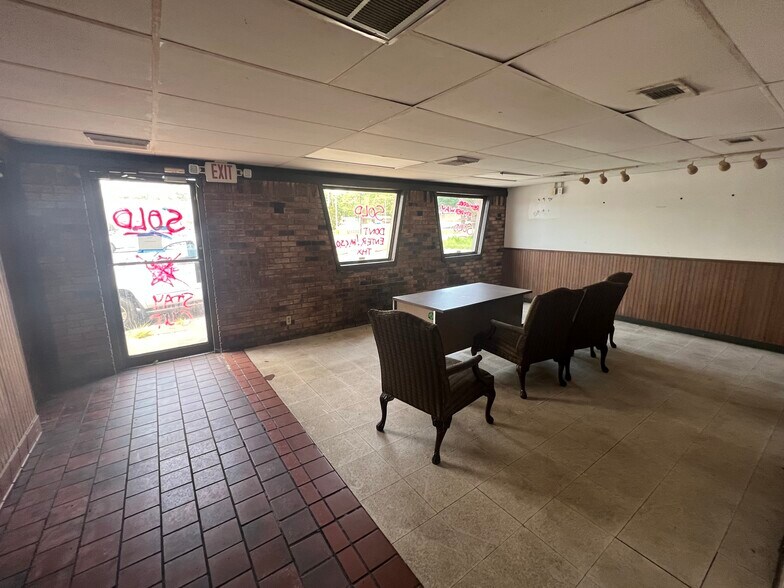More Photos Of 3450 Demetropolis Rd, Mobile Restaurant For Sale