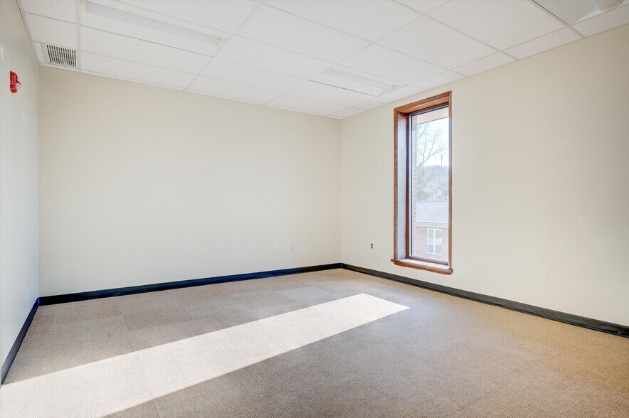 More Photos Of 207 N Main St, Boonsboro Office For Sale