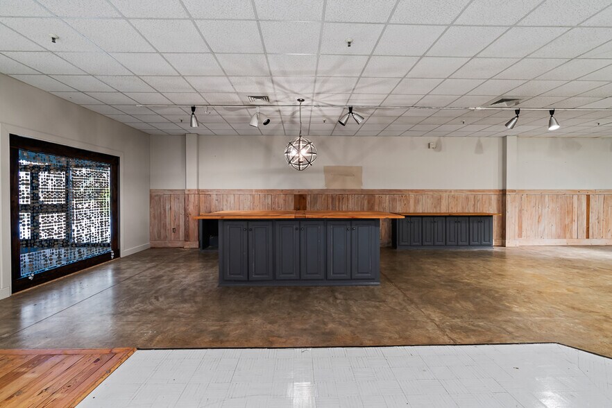 More Photos Of 205 Model Farm Rd, High Point Warehouse For Lease