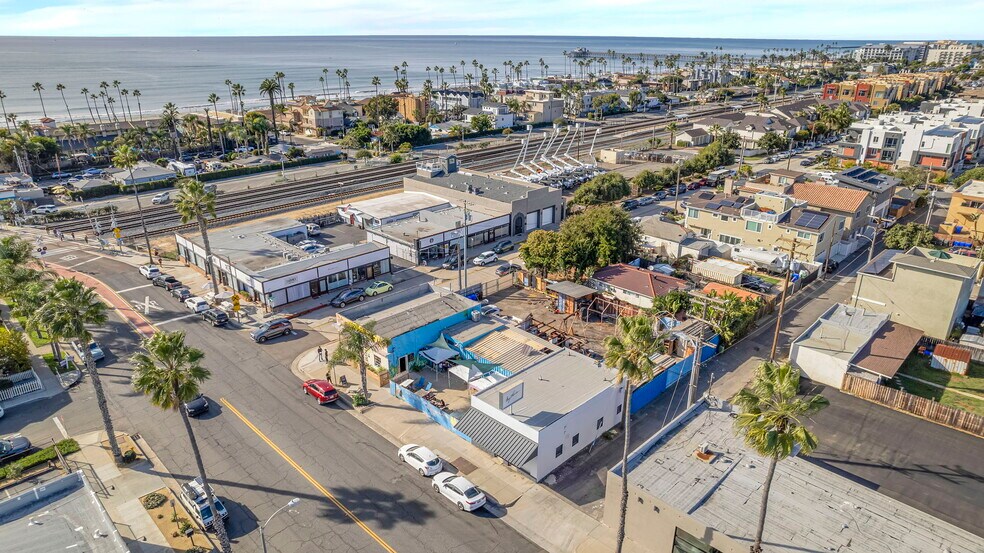 More Photos Of 302-306 Wisconsin Ave, Oceanside Storefront For Sale