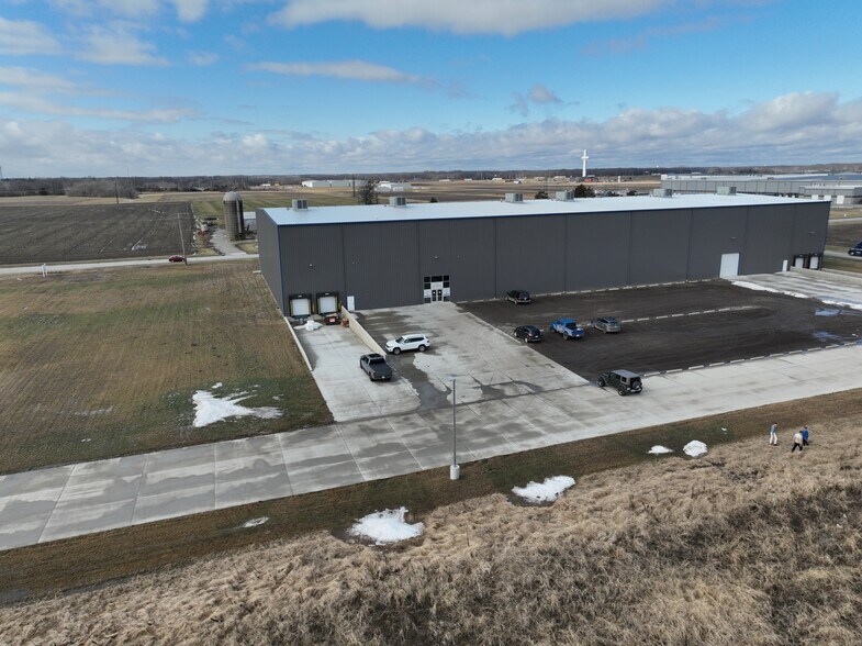 More Photos Of 2300 Raney, Effingham Warehouse For Lease