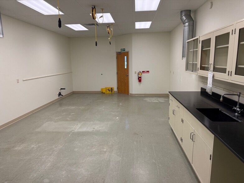 More Photos Of 2777 Prairie Dr, River Falls Office For Sale