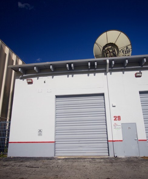 More Photos Of 7311-7323 NW 12th St, Miami Light Distribution For Sale