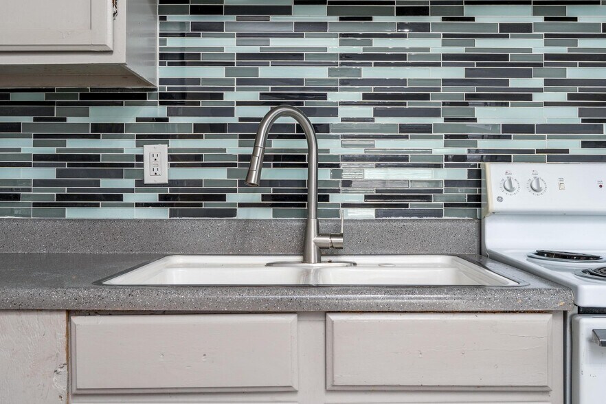 More Photos Of 501 Elm St, Sweetwater Apartments For Sale