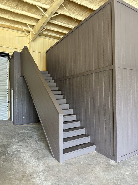 More Photos Of 606 Mill Run, Kerrville Warehouse For Lease