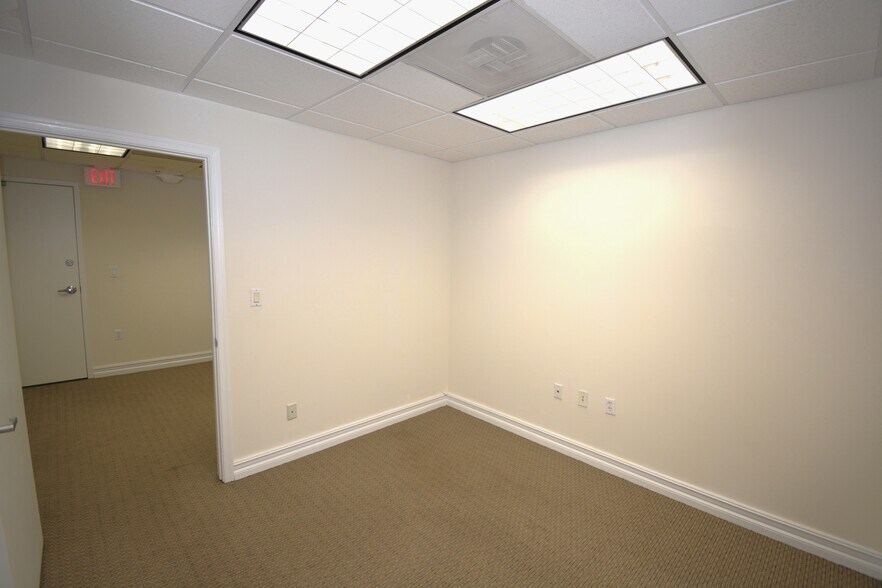More Photos Of 7765 SW 87th Ave, Miami Office For Sale