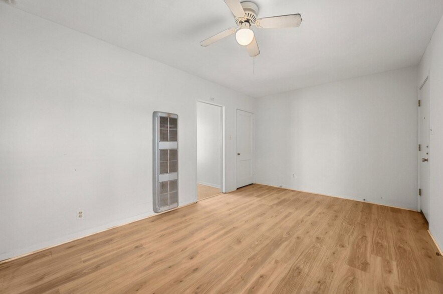 More Photos Of 1302 Norwalk Ln, Austin Apartments For Sale