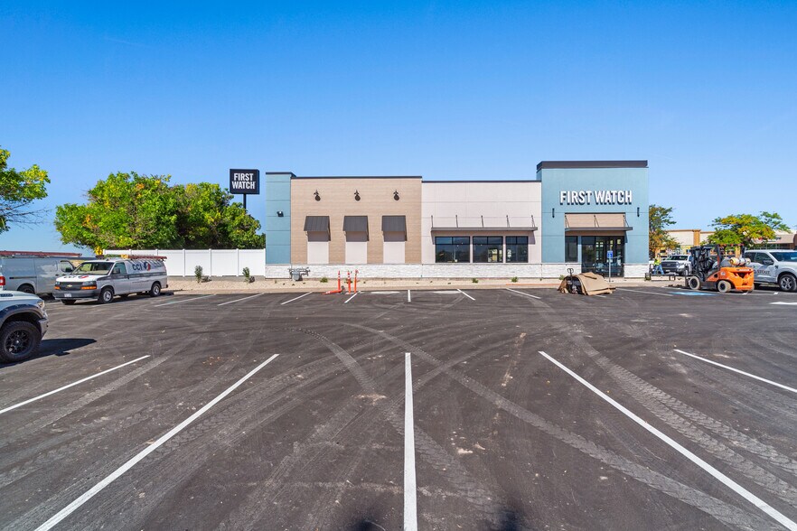 More Photos Of 991 N 400 Way, Layton Restaurant For Sale