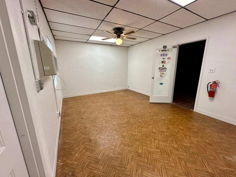More Photos Of 630-672 NE 40th Ct, Oakland Park Warehouse For Lease