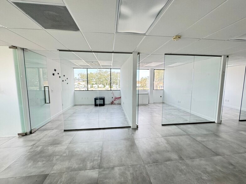 More Photos Of 2870 Stirling Rd, Hollywood Light Distribution For Lease