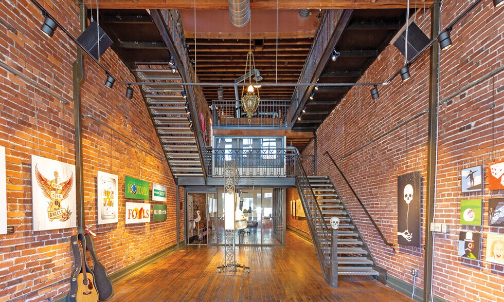 More Photos Of 390 S Main St, Memphis Office For Sale
