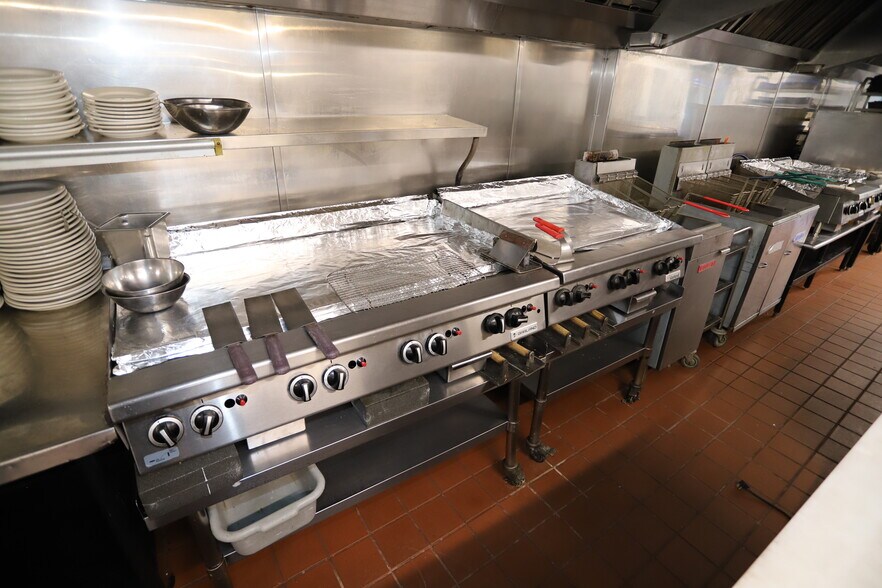 More Photos Of 686 Broad St, Lyndonville General Retail For Sale