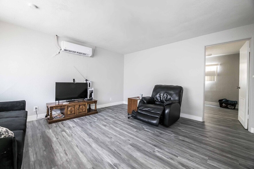 More Photos Of 239 W Cleveland Ave, Las Vegas Apartments For Sale