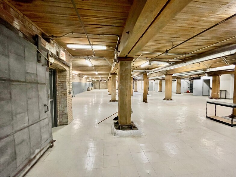 More Photos Of 344 N Ogden Ave, Chicago Loft Creative Space For Lease