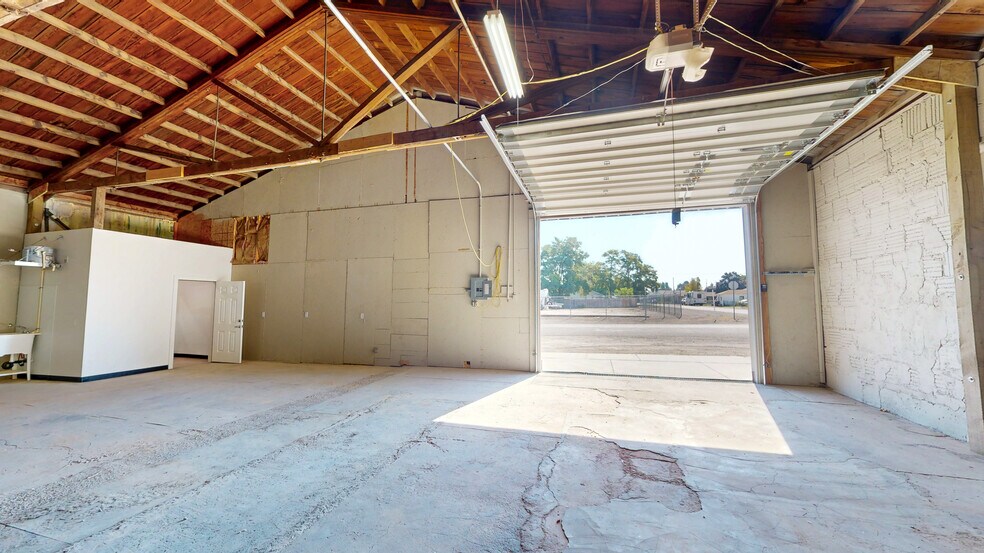 More Photos Of 288 Main St S, Hansen Warehouse For Sale