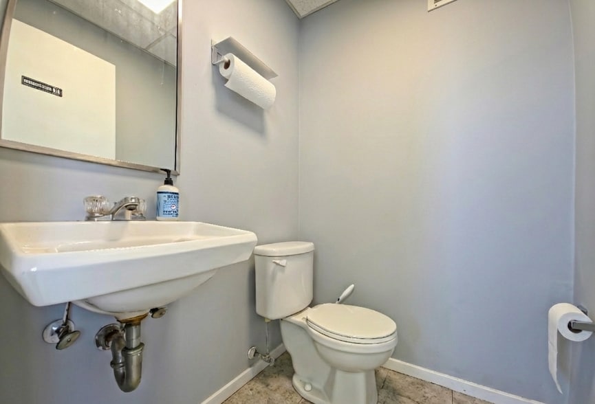 More Photos Of 7 Colonel Dr, Bourne General Retail For Sale