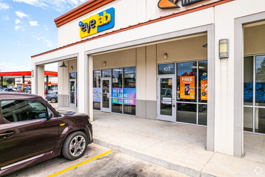 More Photos Of 950 S General McMullen Dr, San Antonio Storefront For Lease