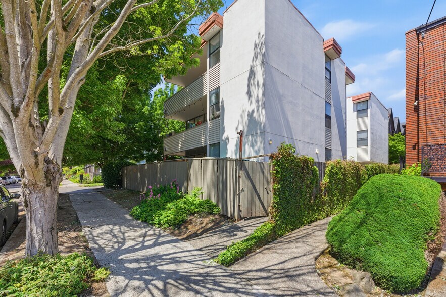 More Photos Of 802 N 43rd St, Seattle Apartments For Sale