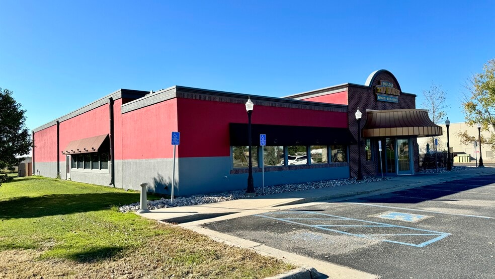 More Photos Of 3333 Hwy 10 E, Moorhead Restaurant For Lease