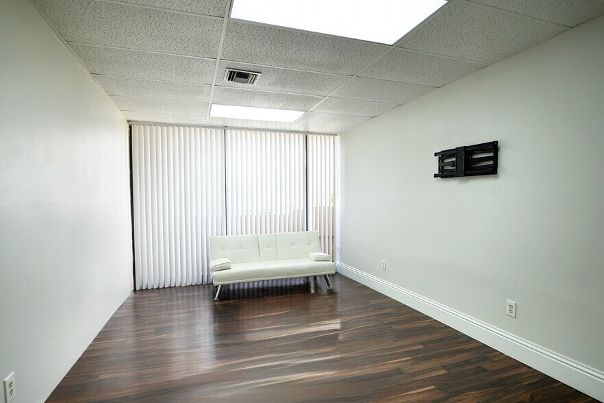 More Photos Of 2826 E Oakland Park Blvd, Fort Lauderdale Office For Lease