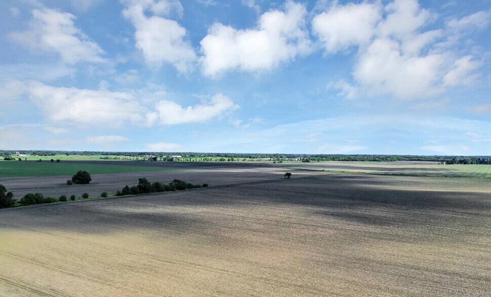 More Photos Of 41W597 US Highway 20, Hampshire Flex For Sale