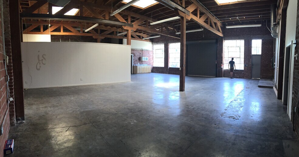 More Photos Of 2295 San Pablo Ave, Berkeley Showroom For Lease