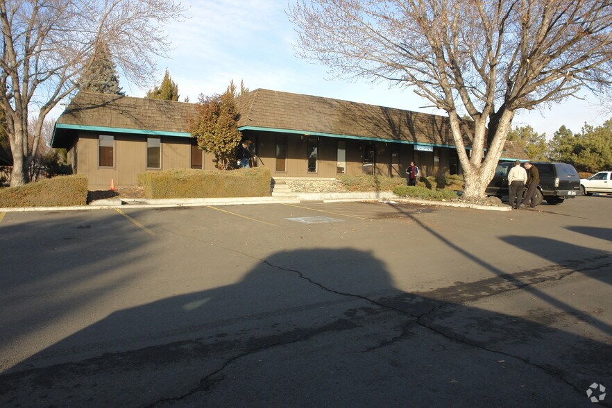 More Photos Of 617 S 48th Ave, Yakima Office For Lease