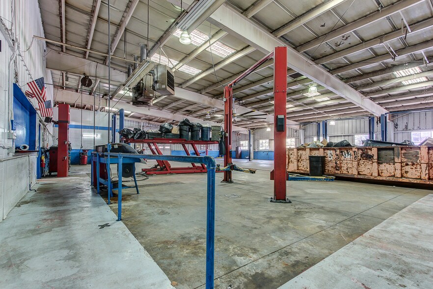 More Photos Of 709 New Franklin Rd, Lagrange Freestanding For Lease