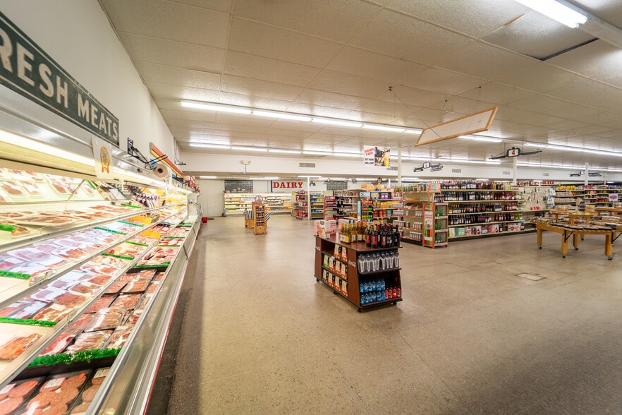 More Photos Of 1302 E Crestwood Dr, Victoria Storefront For Sale