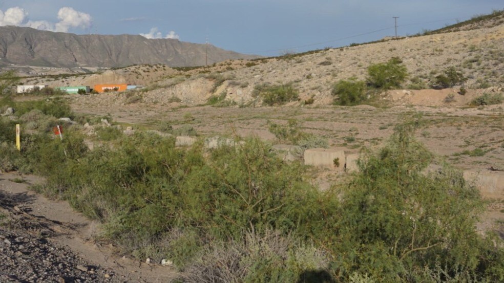 More Photos Of 575 Mcnutt Rd, Sunland Park Land For Sale