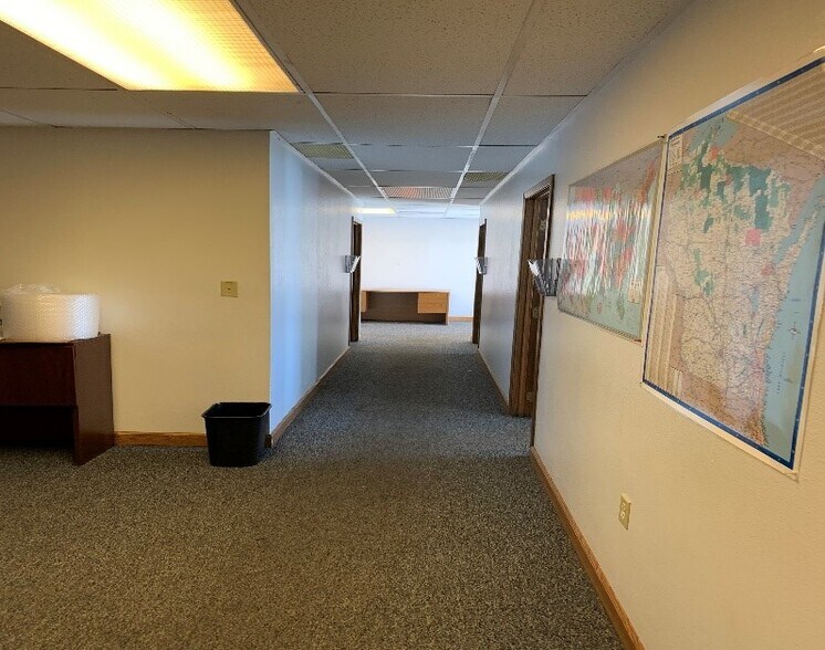 More Photos Of 3146 Market St, Green Bay Warehouse For Sale