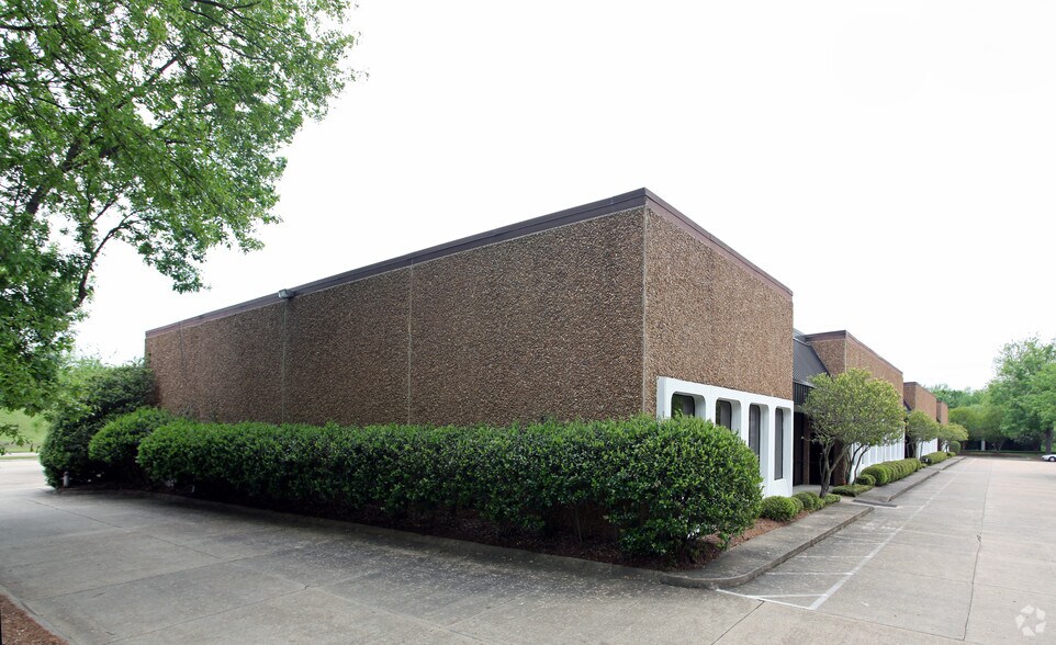 More Photos Of 3 Old River Pl, Jackson Flex For Lease