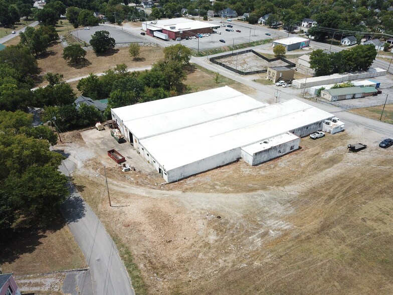 More Photos Of 703 1st Ave N, Lewisburg Warehouse For Lease