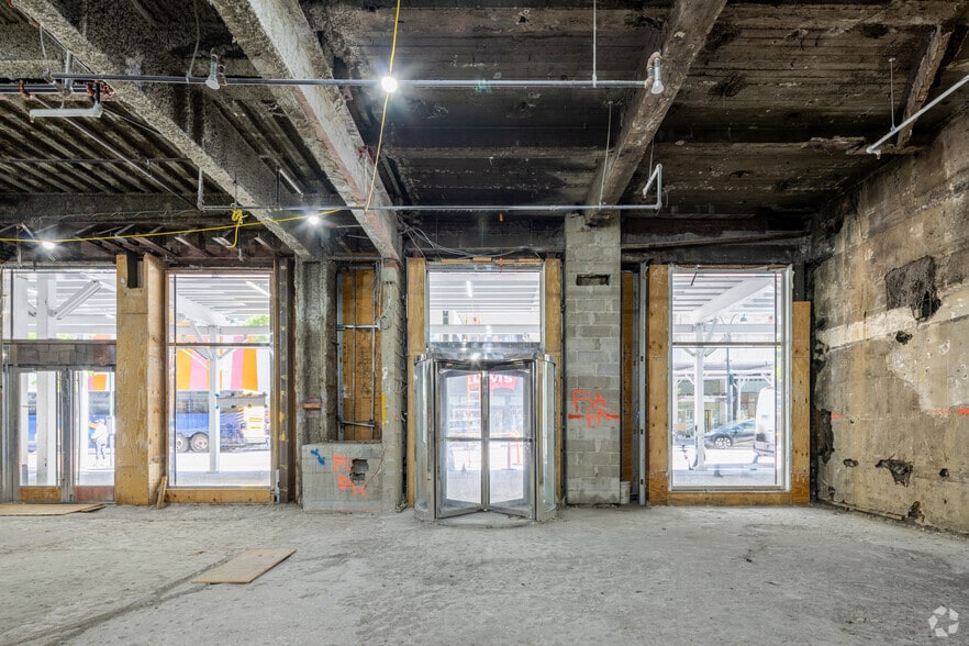 More Photos Of 50 W 34th St, New York Apartments For Lease