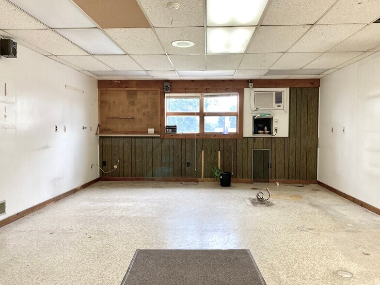 More Photos Of 915 N Hanover St, Elizabethtown Medical For Sale