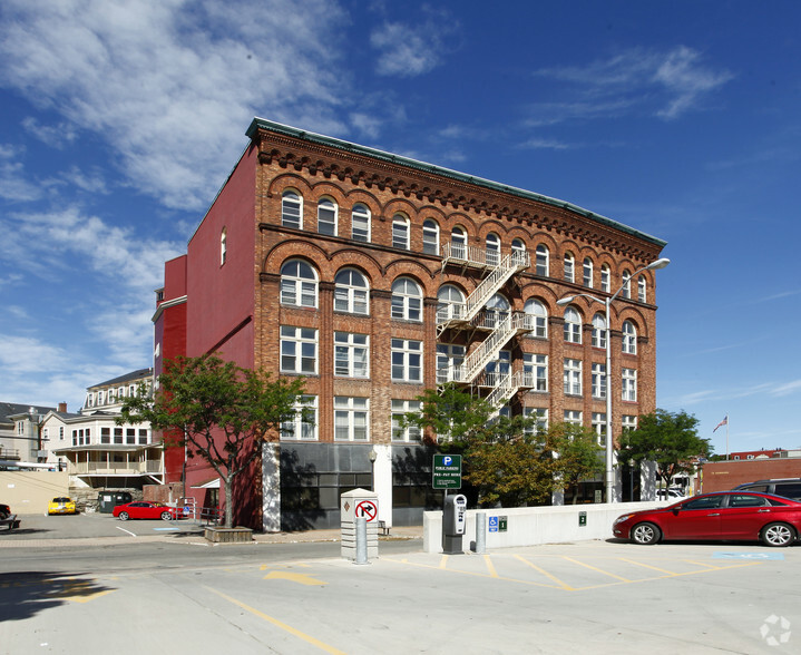 Primary Photo Of 74 Hammond St, Bangor Medical For Sale