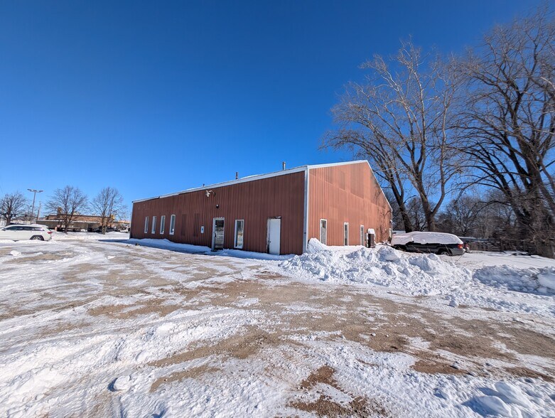 More Photos Of 1100 Weise St, Green Bay Auto Dealership For Sale