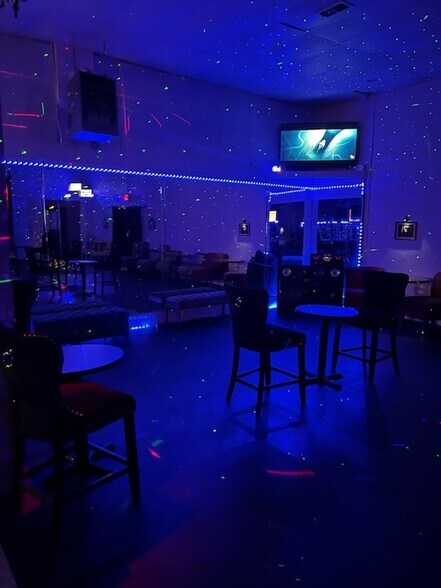 More Photos Of 2905 27th St N, Birmingham Bar For Sale