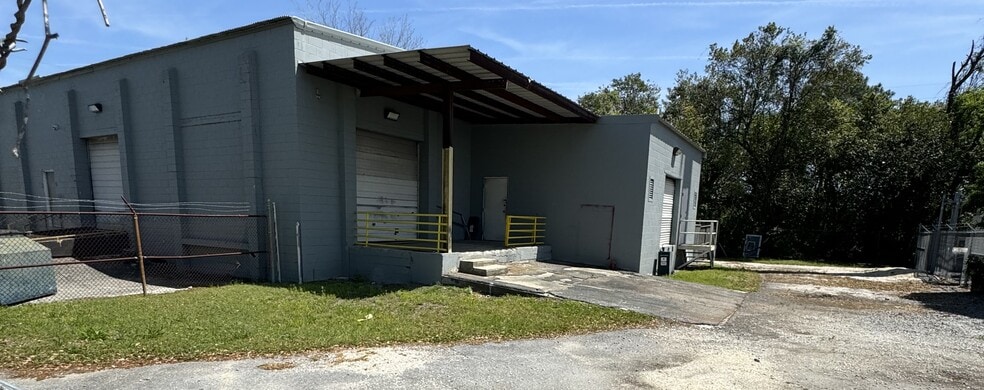 More Photos Of 2511 W Bay St, Savannah Service For Lease