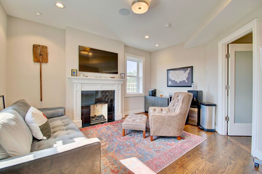 More Photos Of 33 N Fort Thomas Ave, Fort Thomas Office For Sale