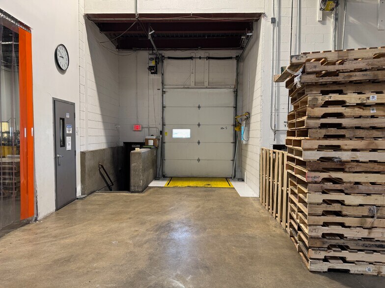 More Photos Of 625 Public Service Rd, Waukegan Warehouse For Sale