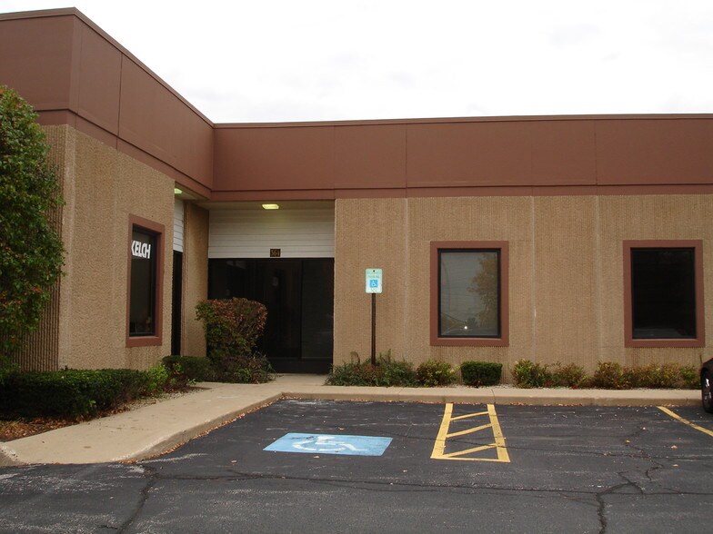 More Photos Of 350-370 Lexington Dr, Buffalo Grove Flex For Lease
