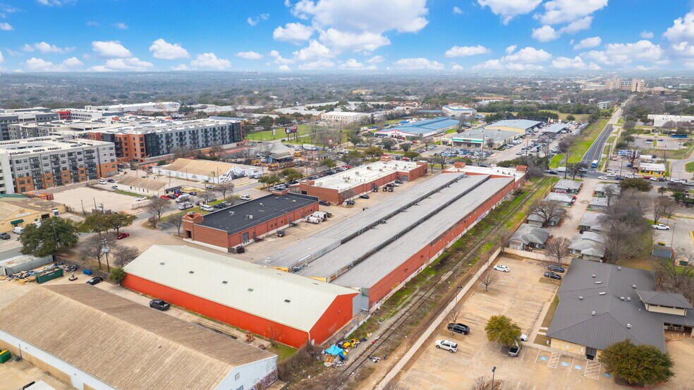 More Photos Of 4201 Congress Ave S, Austin Unknown For Lease